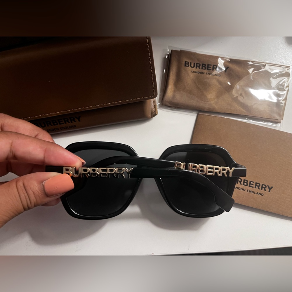 Brand new Burberry womens black shade sunglasses